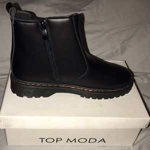 Black Top Moda shoes, in good condition, new